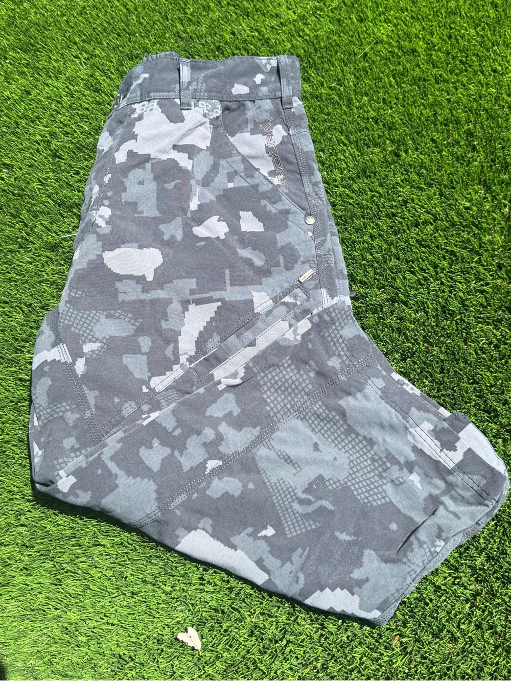Endura Hummvee 3/4 cycling shorts Camo Cargo